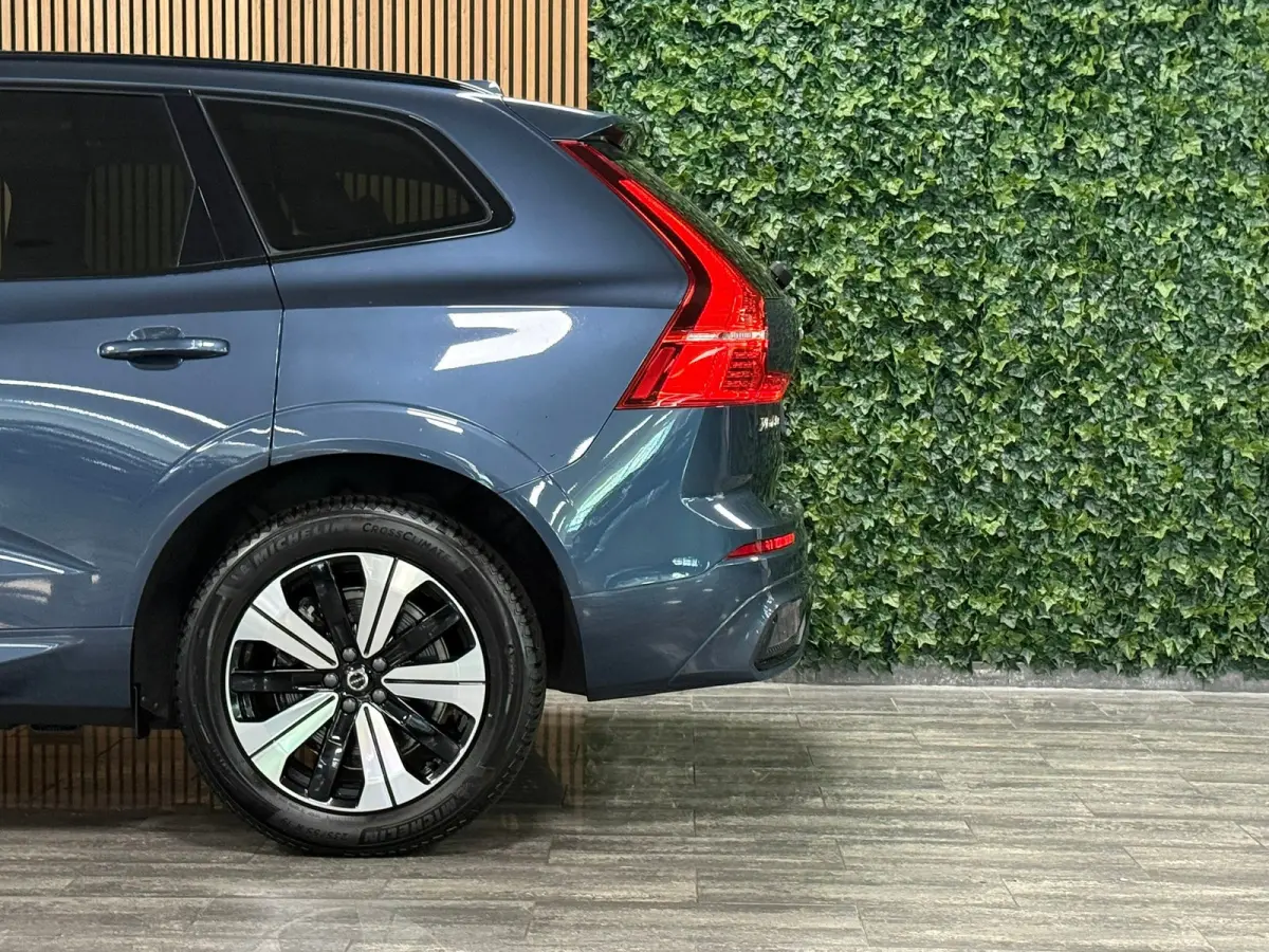 T6 AWD Recharge Plus Dark | Harman Kardon | All Season banden | Adaptieve Cruise Control | Stoelverwarming voor+achter | Stuurwielverwarming | Parkeercamera | Standkachel met Volvo On Call A