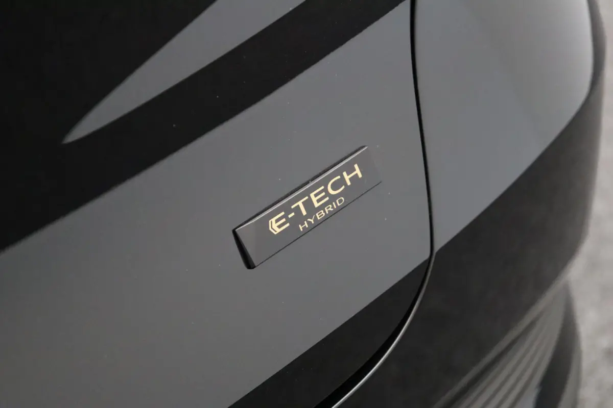 1.8 E-Tech full hybrid 160 techno | Climate Control | Automaat | Apple Carplay | Achteruitrijcamera |