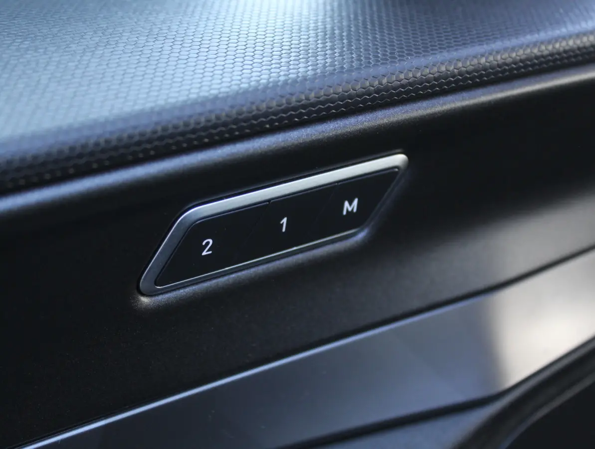 1.5 CARPLAY | CLIMATE | STOELVERW | 360CAMERA | PANODAK | WIFI | LED | DAB | NAVI | ELECSTOEL+MEM | ELECAKLEP | ADAPCRUISE