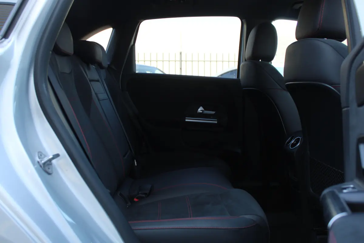 180 AUT7 AMG LINE SFEER KEY-LESS GO CARPLAY <<43.554KM>>