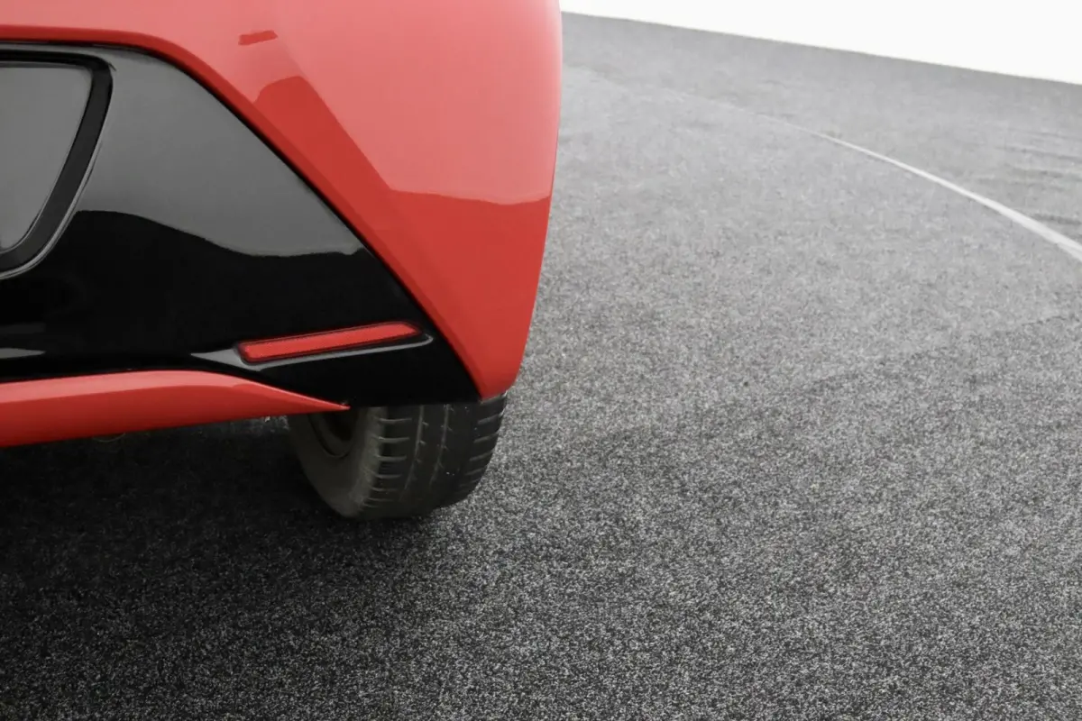 1.0 VVT-i x-play AUTOMAAT rood