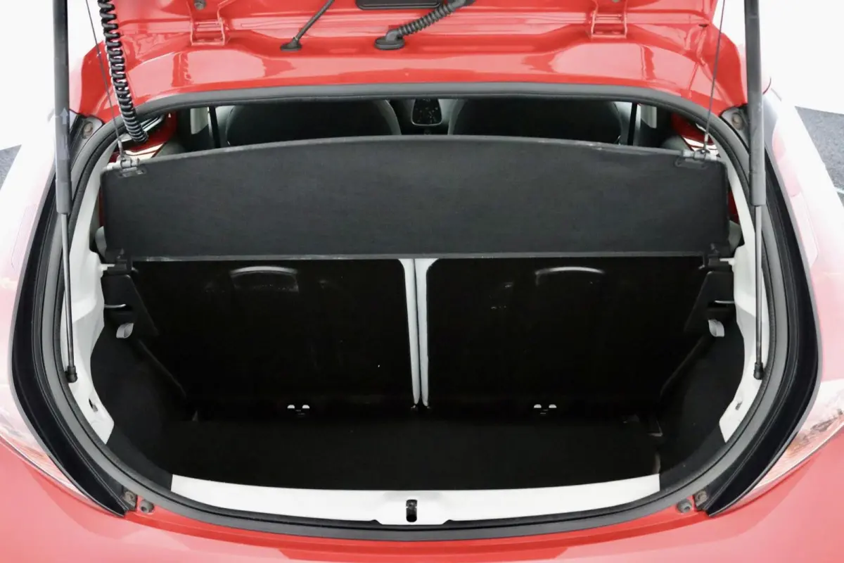 1.0 VVT-i x-play AUTOMAAT rood