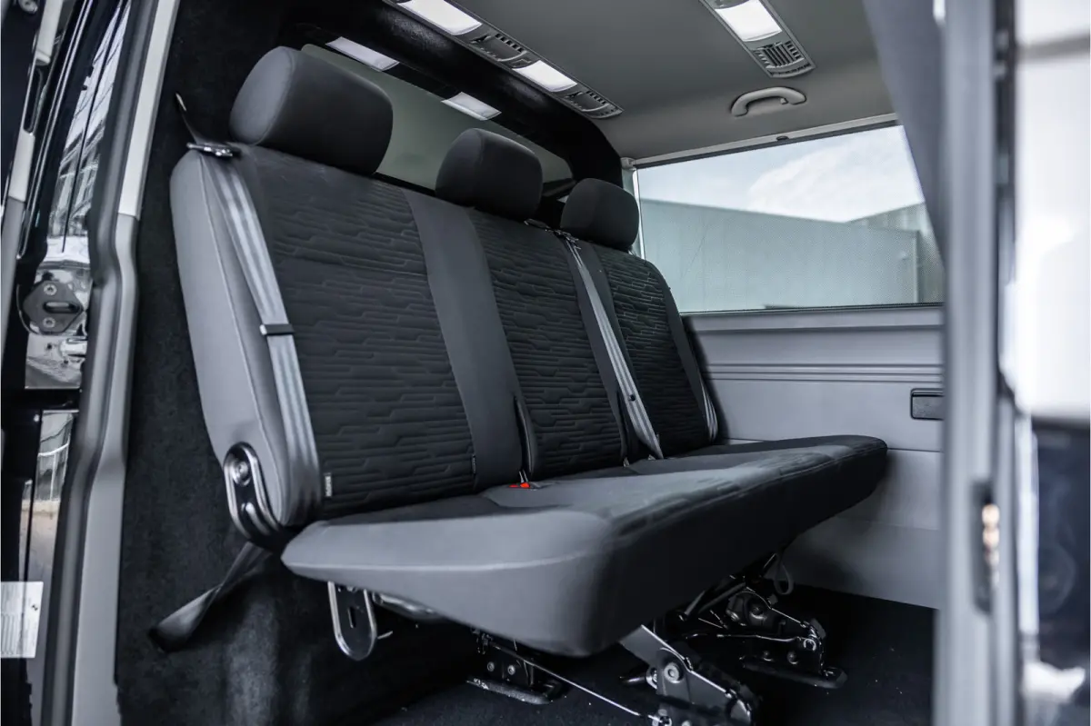 T6.1 2.0 TDI L2H1 DC Caravelle | Dubbel cabine | Two-tone | CarPlay | Camera | MF Stuur | Cruise control | Climate control | 6-zitter | BPM vrij | Nieuwe APK | Dealer onderhouden
