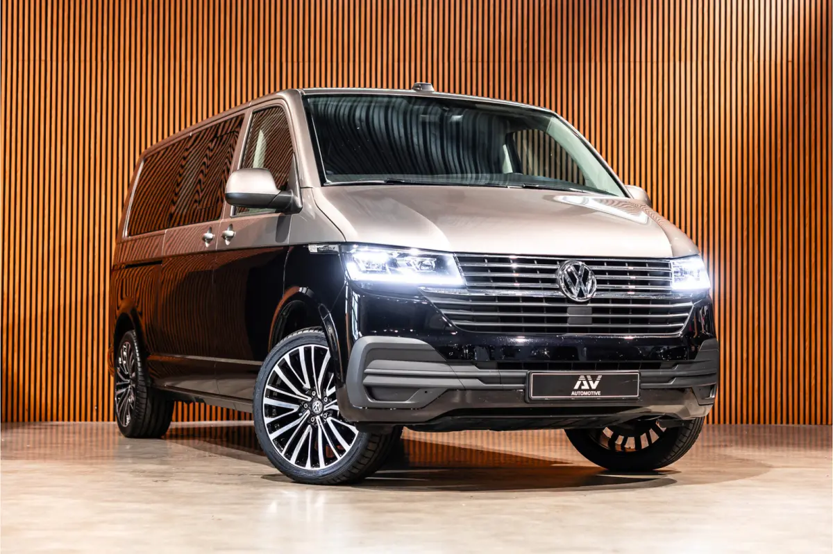 T6.1 2.0 TDI L2H1 DC Caravelle | Dubbel cabine | Two-tone | CarPlay | Camera | MF Stuur | Cruise control | Climate control | 6-zitter | BPM vrij | Nieuwe APK | Dealer onderhouden