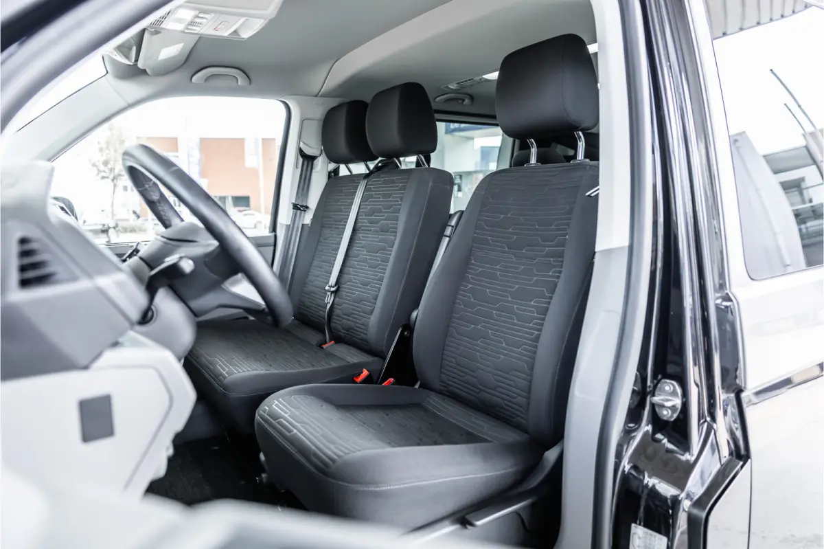 T6.1 2.0 TDI L2H1 DC Caravelle | Dubbel cabine | Two-tone | CarPlay | Camera | MF Stuur | Cruise control | Climate control | 6-zitter | BPM vrij | Nieuwe APK | Dealer onderhouden