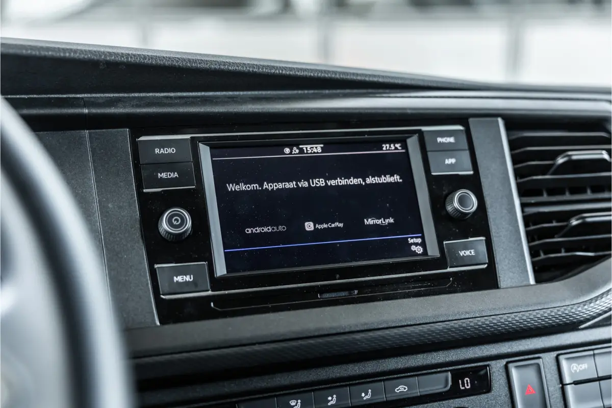 T6.1 2.0 TDI L2H1 DC Caravelle | Dubbel cabine | Two-tone | CarPlay | Camera | MF Stuur | Cruise control | Climate control | 6-zitter | BPM vrij | Nieuwe APK | Dealer onderhouden