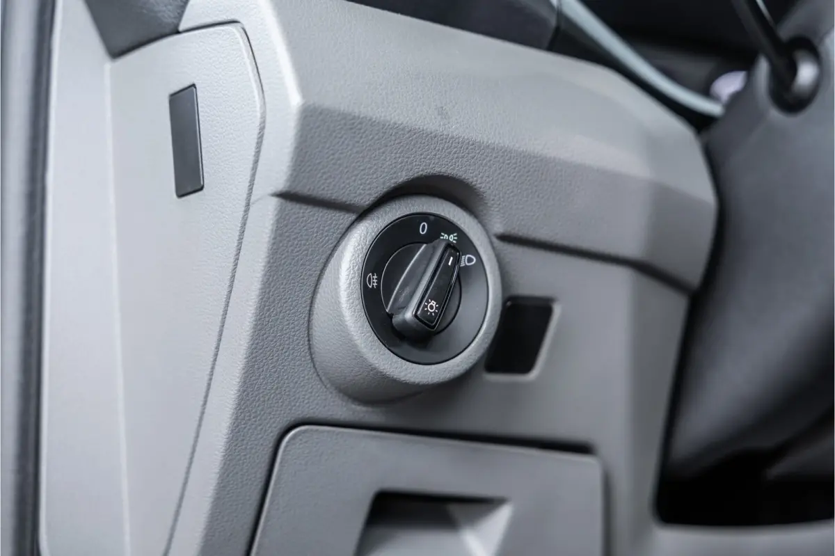 T6.1 2.0 TDI L2H1 DC Caravelle | Dubbel cabine | Two-tone | CarPlay | Camera | MF Stuur | Cruise control | Climate control | 6-zitter | BPM vrij | Nieuwe APK | Dealer onderhouden