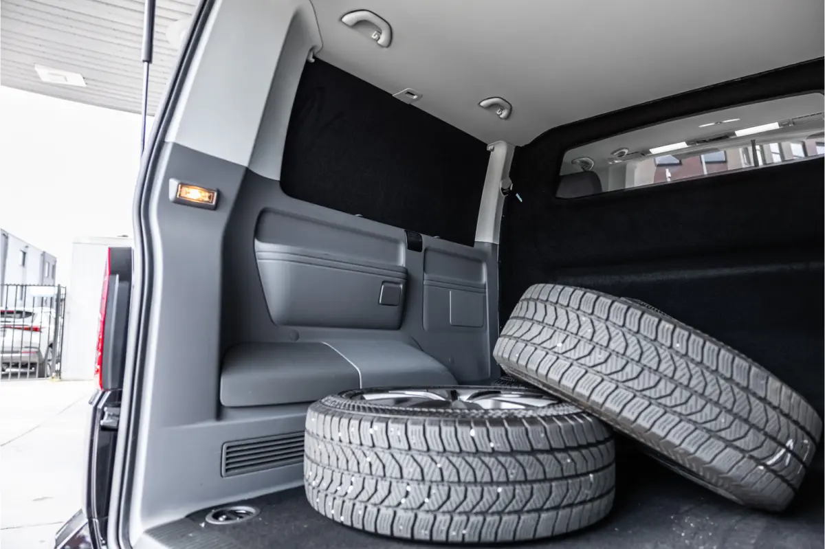 T6.1 2.0 TDI L2H1 DC Caravelle | Dubbel cabine | Two-tone | CarPlay | Camera | MF Stuur | Cruise control | Climate control | 6-zitter | BPM vrij | Nieuwe APK | Dealer onderhouden