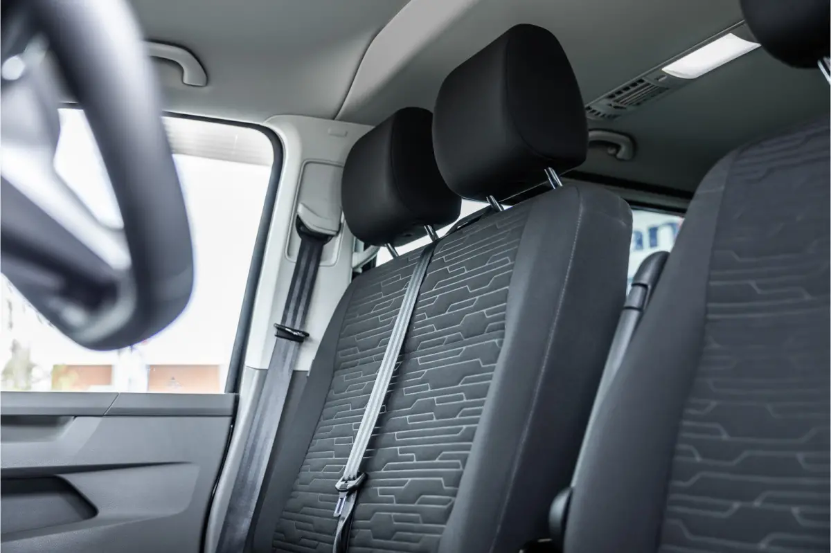 T6.1 2.0 TDI L2H1 DC Caravelle | Dubbel cabine | Two-tone | CarPlay | Camera | MF Stuur | Cruise control | Climate control | 6-zitter | BPM vrij | Nieuwe APK | Dealer onderhouden