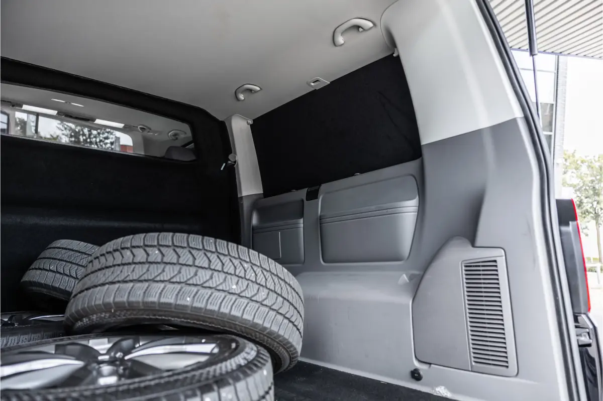 T6.1 2.0 TDI L2H1 DC Caravelle | Dubbel cabine | Two-tone | CarPlay | Camera | MF Stuur | Cruise control | Climate control | 6-zitter | BPM vrij | Nieuwe APK | Dealer onderhouden