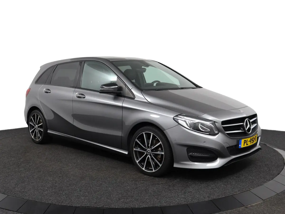 180 Family Edition | AUTOMAAT | Lederlook | Night-pakket | Connect Me Navigatie |