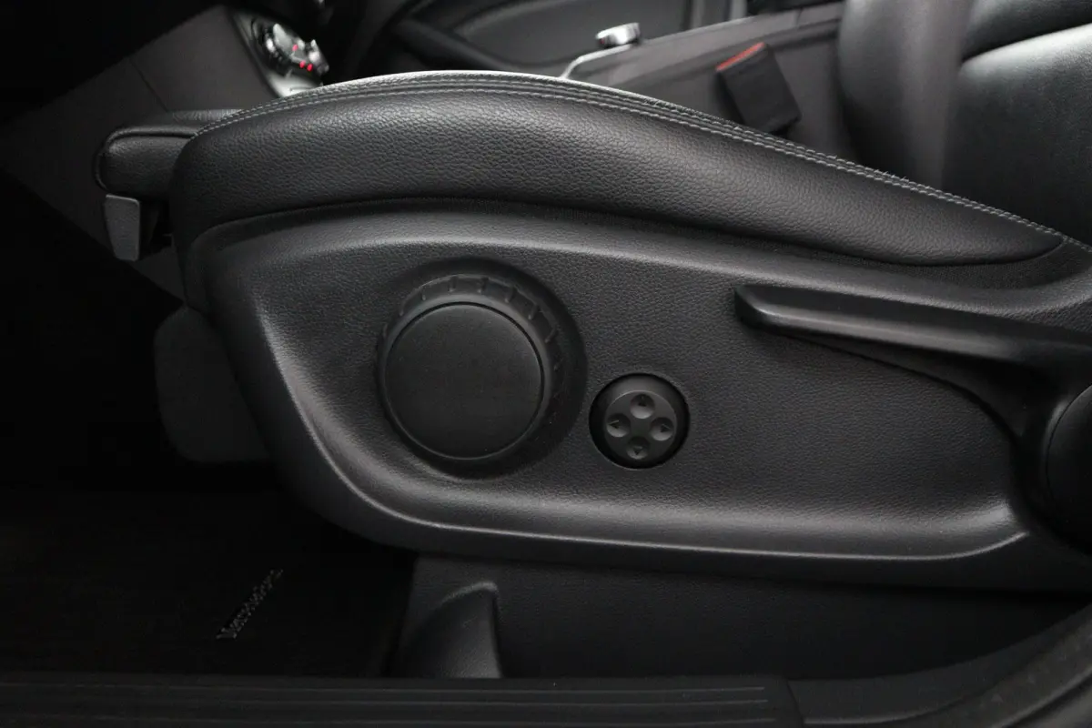180 Family Edition | AUTOMAAT | Lederlook | Night-pakket | Connect Me Navigatie |