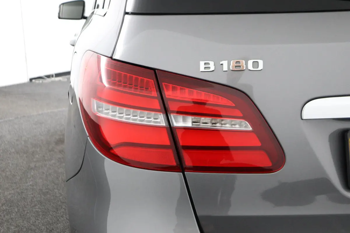 180 Family Edition | AUTOMAAT | Lederlook | Night-pakket | Connect Me Navigatie |