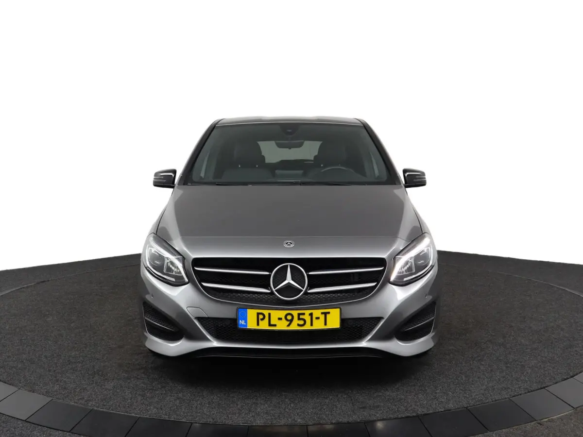 180 Family Edition | AUTOMAAT | Lederlook | Night-pakket | Connect Me Navigatie |