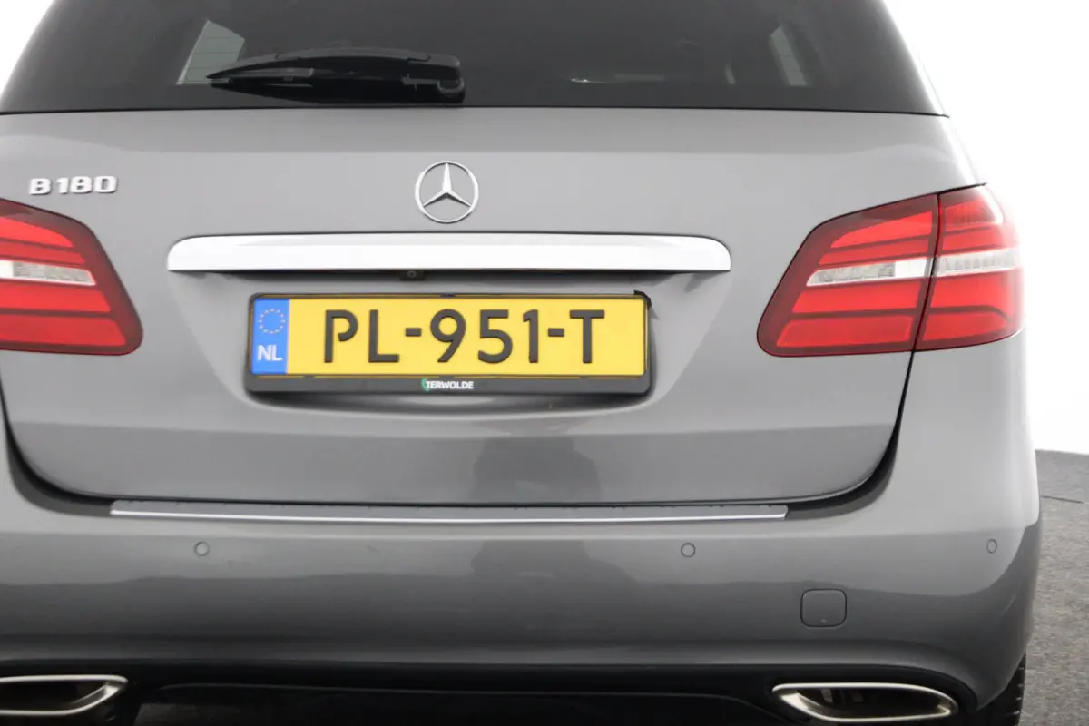 180 Family Edition | AUTOMAAT | Lederlook | Night-pakket | Connect Me Navigatie |