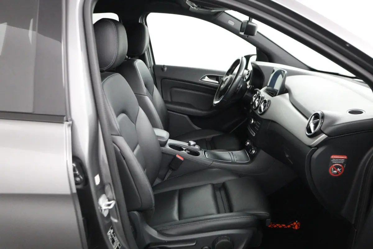 180 Family Edition | AUTOMAAT | Lederlook | Night-pakket | Connect Me Navigatie |