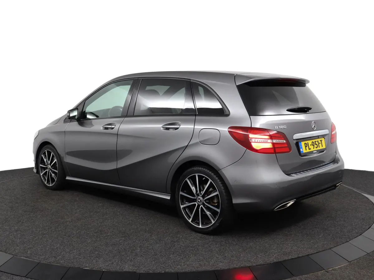 180 Family Edition | AUTOMAAT | Lederlook | Night-pakket | Connect Me Navigatie |