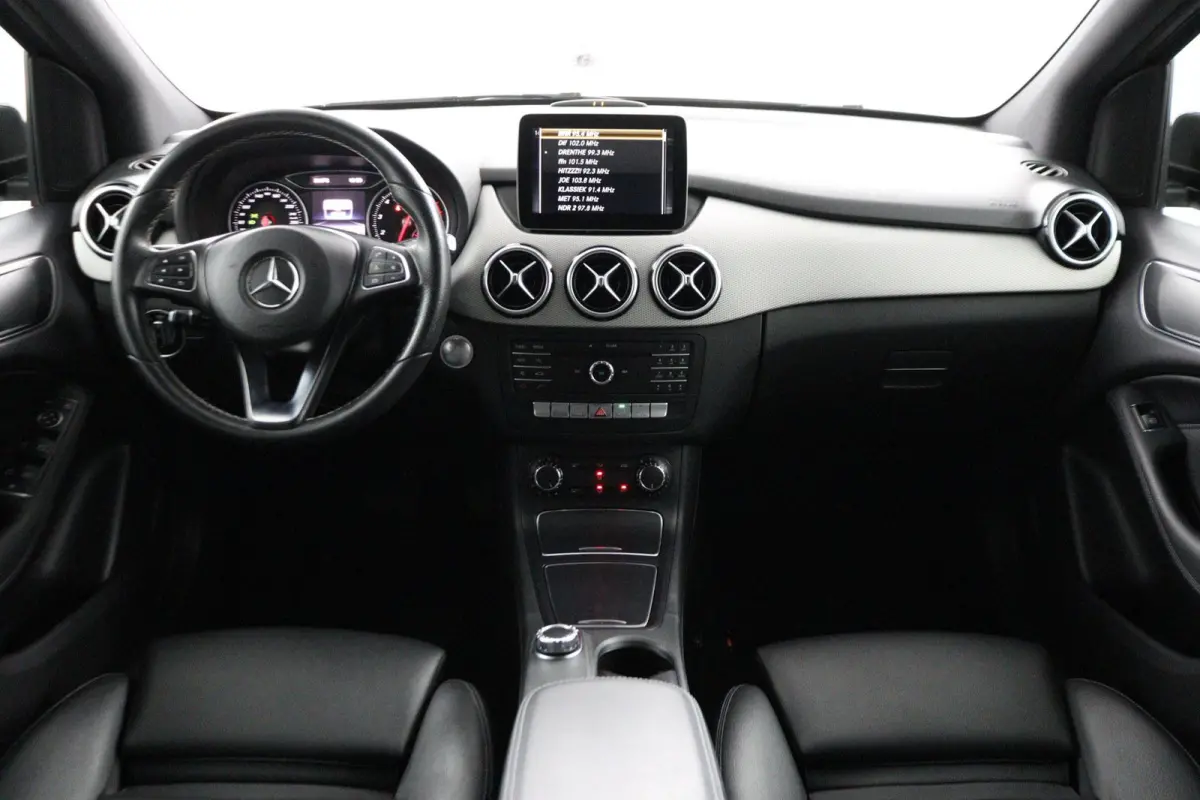 180 Family Edition | AUTOMAAT | Lederlook | Night-pakket | Connect Me Navigatie |