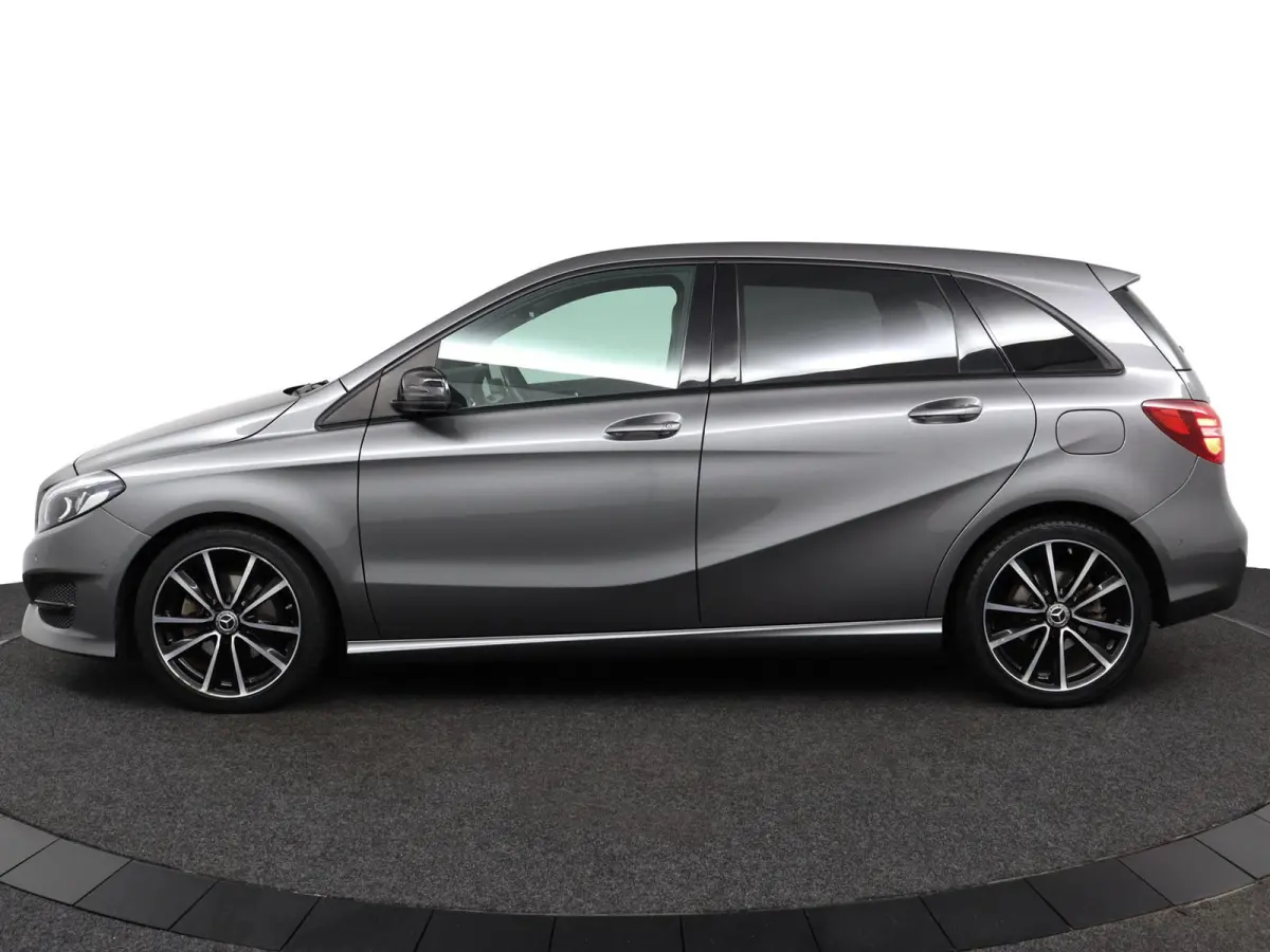 180 Family Edition | AUTOMAAT | Lederlook | Night-pakket | Connect Me Navigatie |