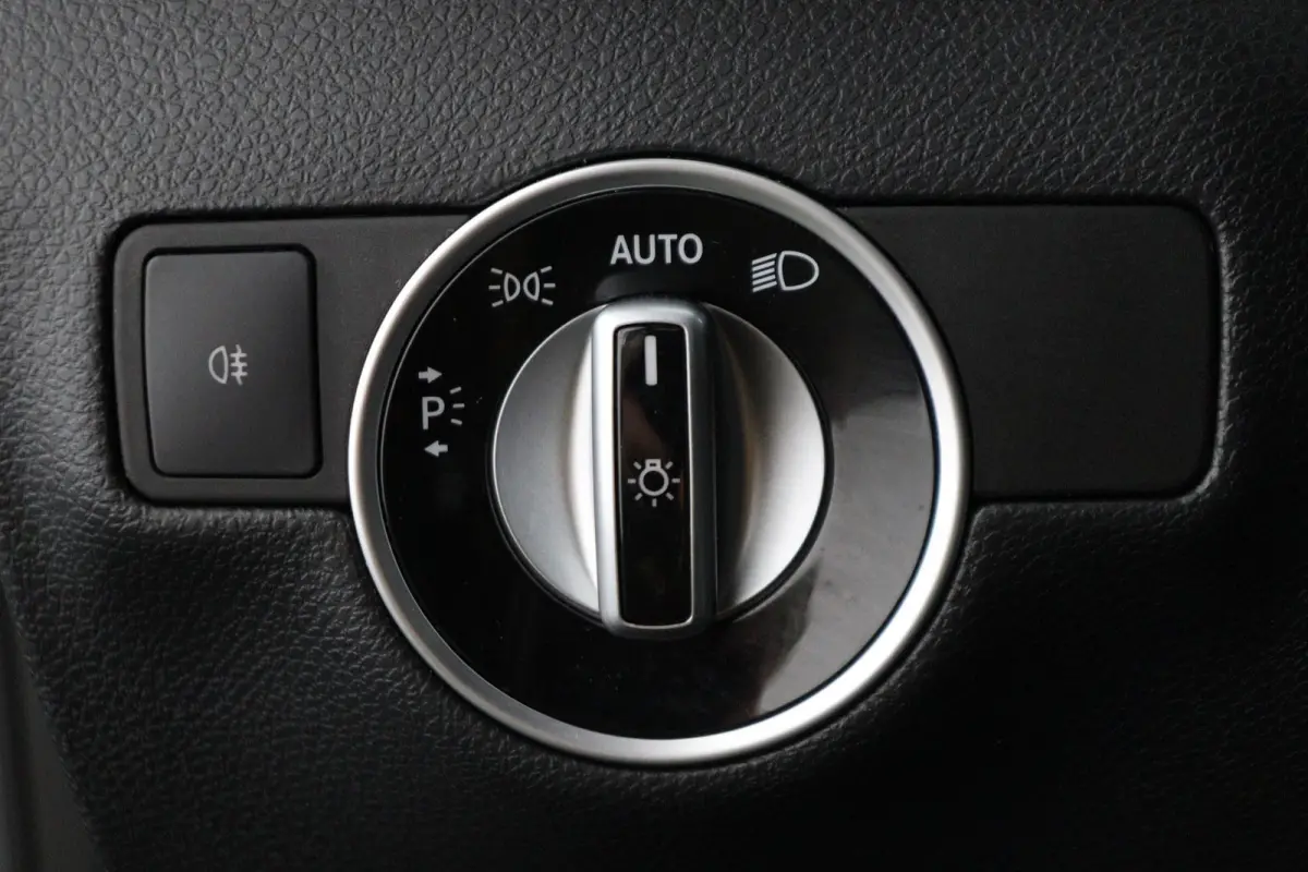 180 Family Edition | AUTOMAAT | Lederlook | Night-pakket | Connect Me Navigatie |