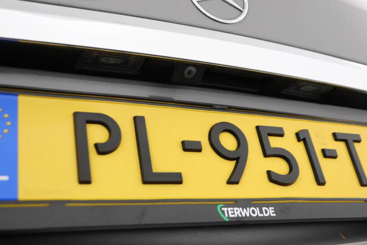 180 Family Edition | AUTOMAAT | Lederlook | Night-pakket | Connect Me Navigatie |