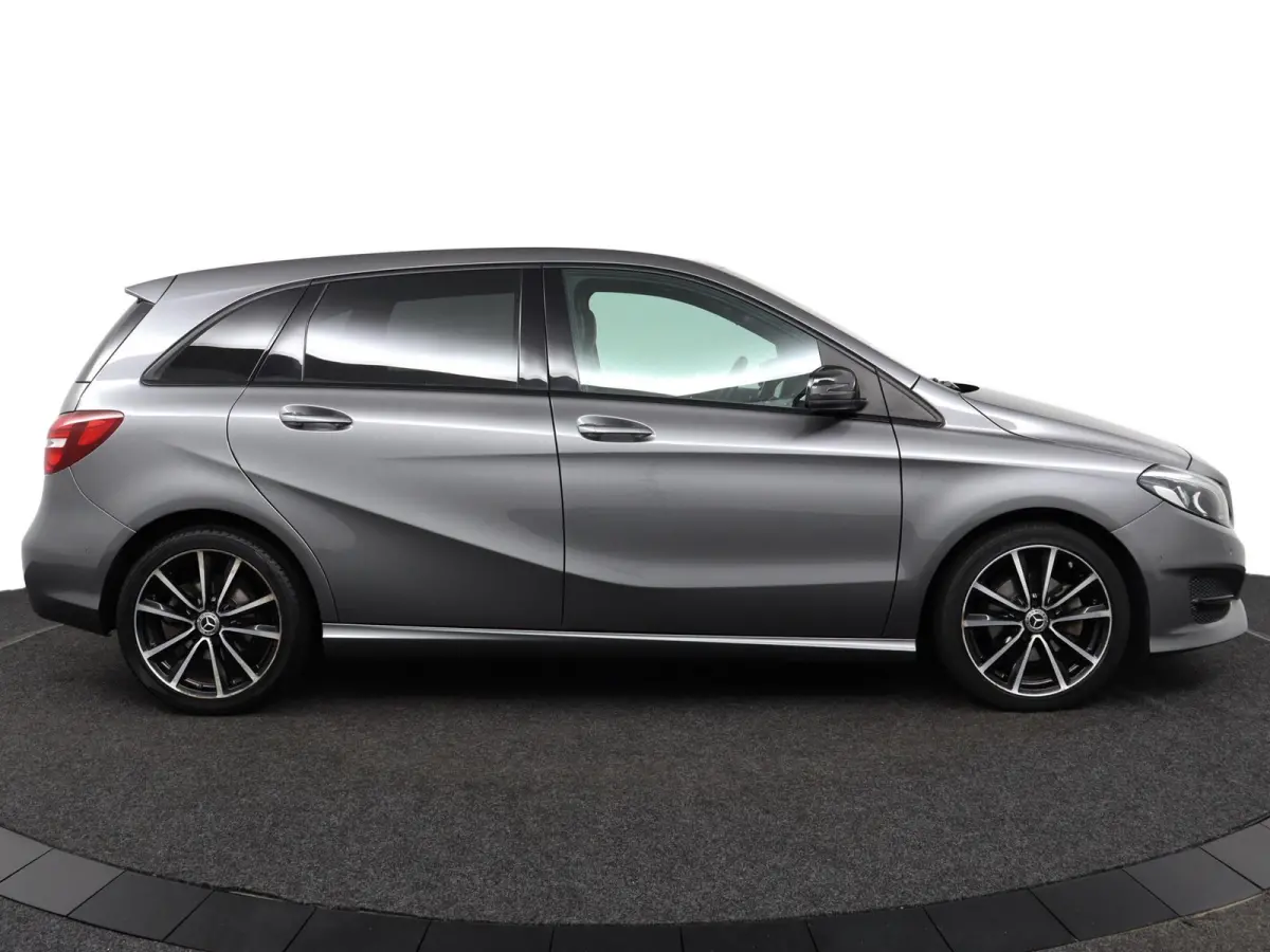 180 Family Edition | AUTOMAAT | Lederlook | Night-pakket | Connect Me Navigatie |