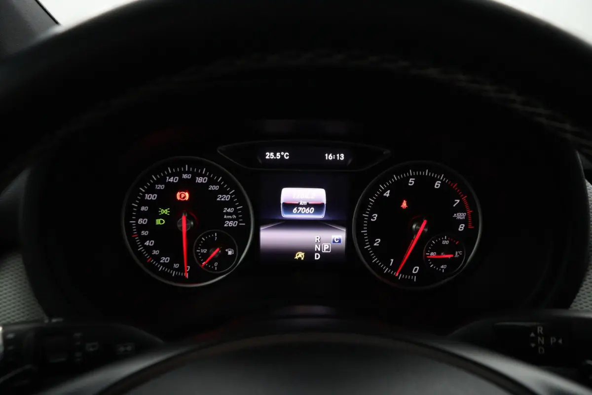180 Family Edition | AUTOMAAT | Lederlook | Night-pakket | Connect Me Navigatie |