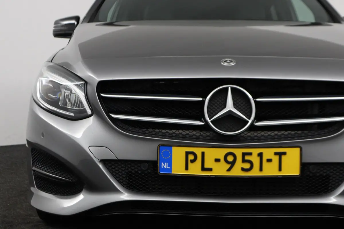 180 Family Edition | AUTOMAAT | Lederlook | Night-pakket | Connect Me Navigatie |