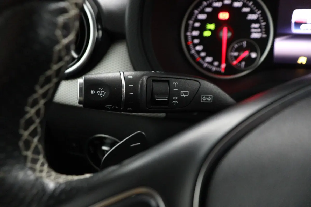 180 Family Edition | AUTOMAAT | Lederlook | Night-pakket | Connect Me Navigatie |