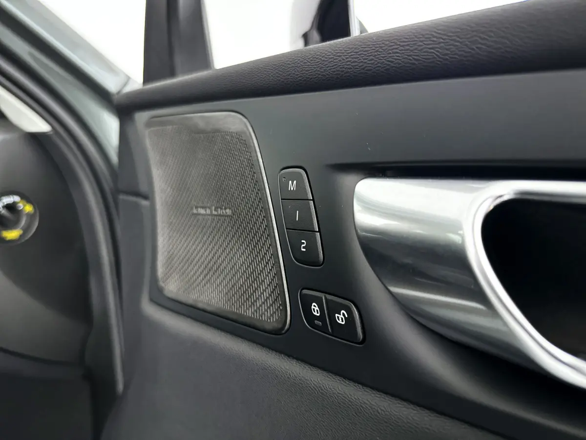 T6 Plug-in hybrid AWD Ultra Dark | Panoramadak | 360° camera | Luchtvering | Head-up display | Harman Kardon | Stoel- en stuurverwarming | Trekhaak