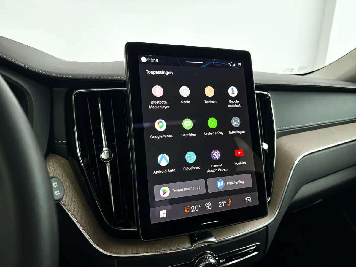 T6 Plug-in hybrid AWD Ultra Dark | Panoramadak | 360° camera | Luchtvering | Head-up display | Harman Kardon | Stoel- en stuurverwarming | Trekhaak
