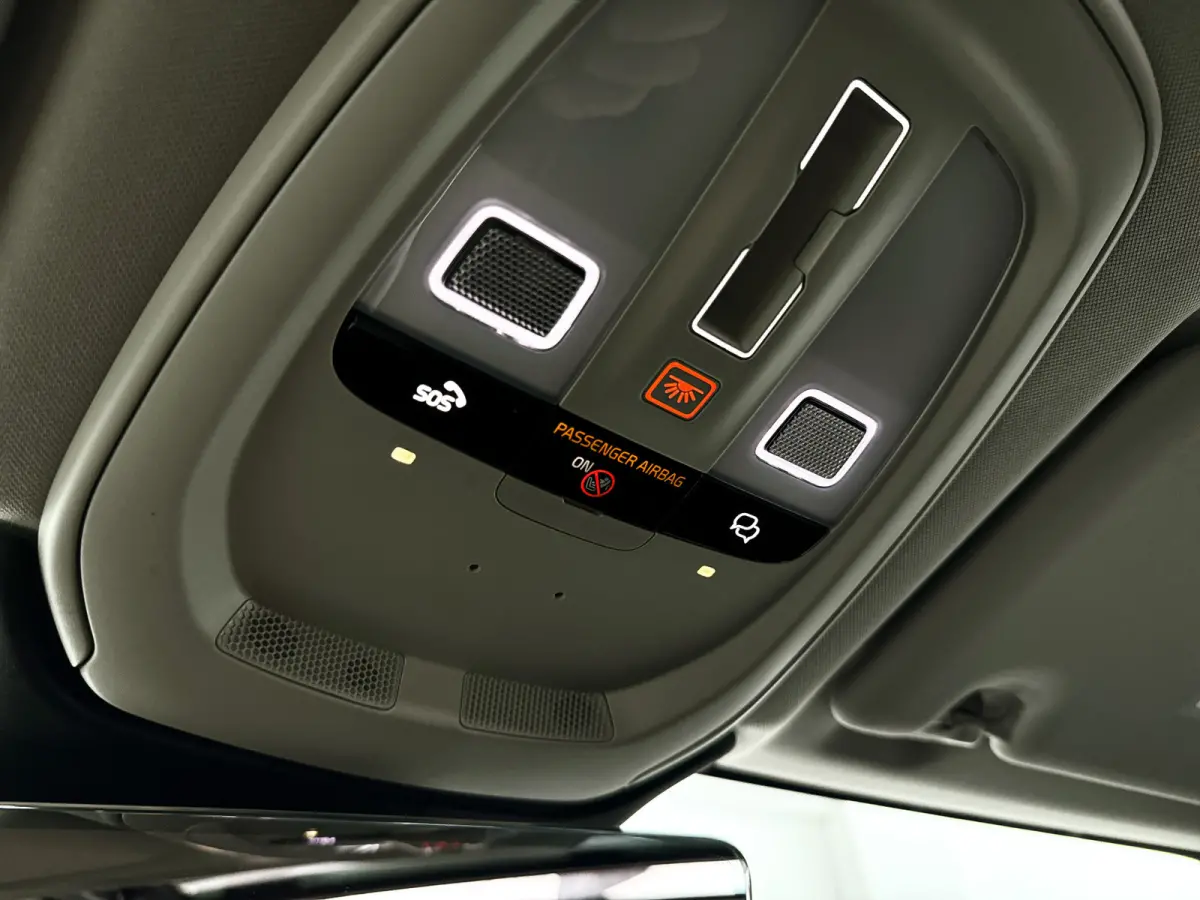 T6 Plug-in hybrid AWD Ultra Dark | Panoramadak | 360° camera | Luchtvering | Head-up display | Harman Kardon | Stoel- en stuurverwarming | Trekhaak