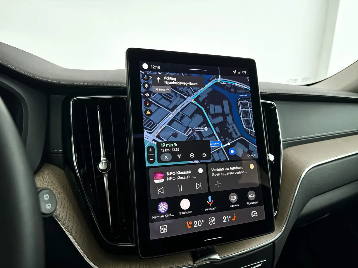 T6 Plug-in hybrid AWD Ultra Dark | Panoramadak | 360° camera | Luchtvering | Head-up display | Harman Kardon | Stoel- en stuurverwarming | Trekhaak