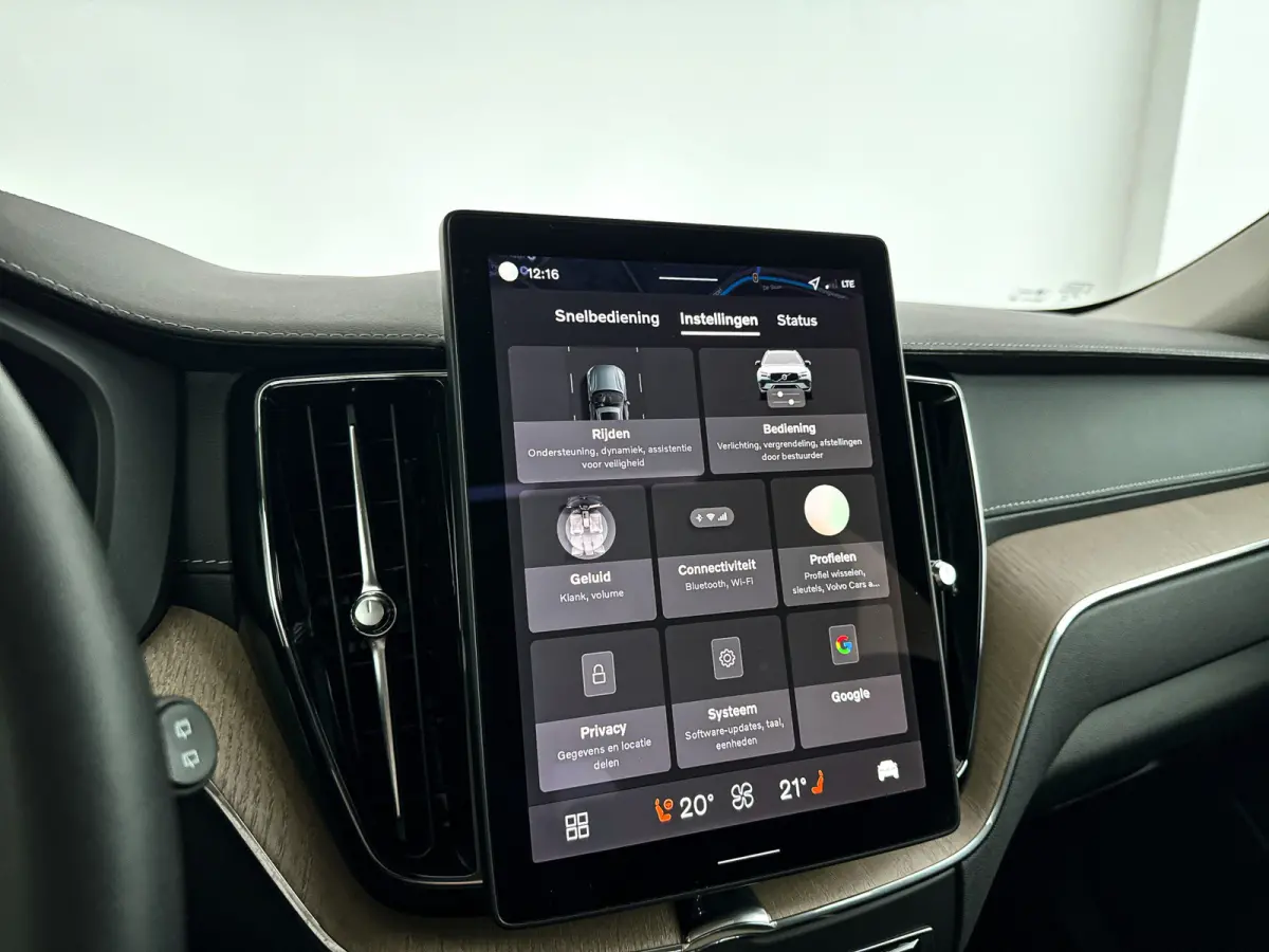 T6 Plug-in hybrid AWD Ultra Dark | Panoramadak | 360° camera | Luchtvering | Head-up display | Harman Kardon | Stoel- en stuurverwarming | Trekhaak