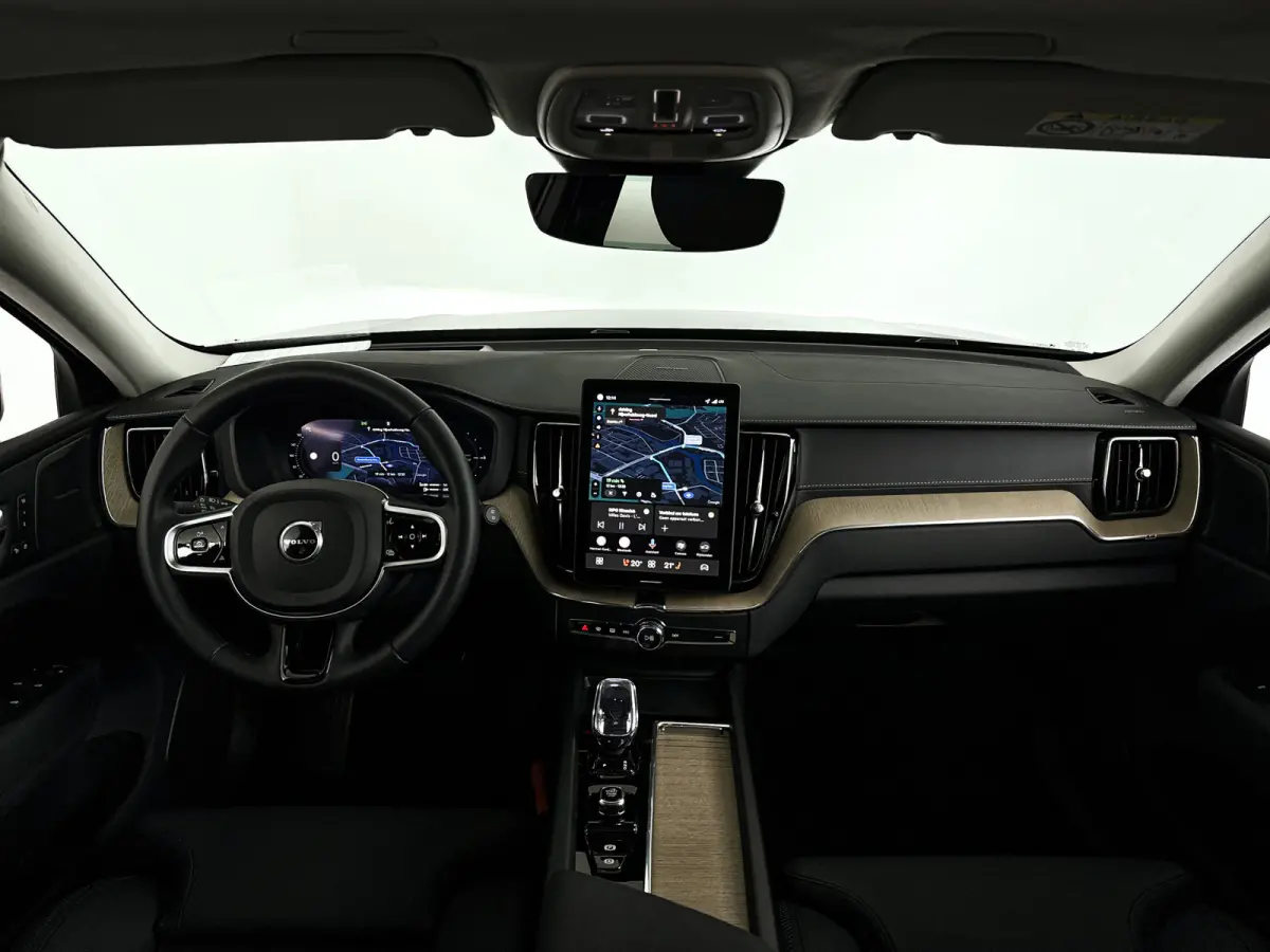 T6 Plug-in hybrid AWD Ultra Dark | Panoramadak | 360° camera | Luchtvering | Head-up display | Harman Kardon | Stoel- en stuurverwarming | Trekhaak