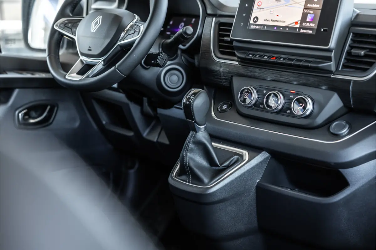 2.0 Blue dCi 170 PK L2H1 DC | Dubbel cabine | Camera | CarPlay | Navigatie | Betimmering | Trekhaak | Stoelverwarming | Virtual Cockpit | 5-Zitter| NAP Logisch