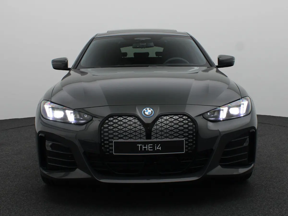 eDrive35 High Executive | M Sportpakket Pro | Innovation Pack | Comfort Pack | Trekhaak | Showroom Selection