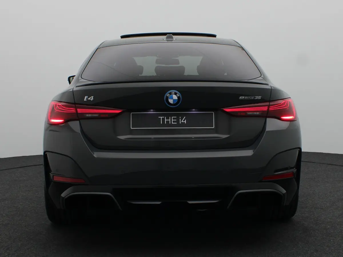 eDrive35 High Executive | M Sportpakket Pro | Innovation Pack | Comfort Pack | Trekhaak | Showroom Selection