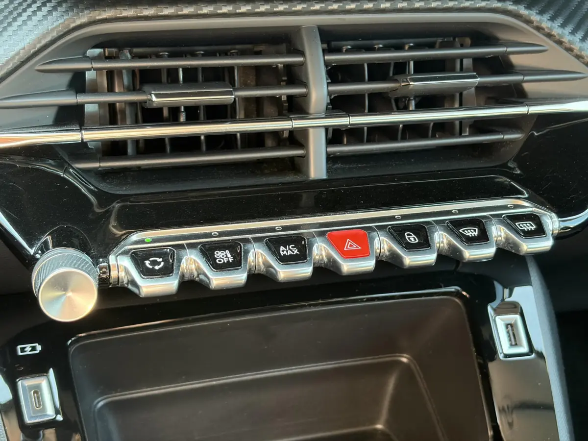 1.2 PureTech Blue Lease Active 2e Eigenaar,D-riem vv in 11-2025,Camera,Navi,Carplay,75pk,Clima,Cruise,Rijstrooksensor,Pdc,Lm velgen,N.A.P,Apk tot 11-2027