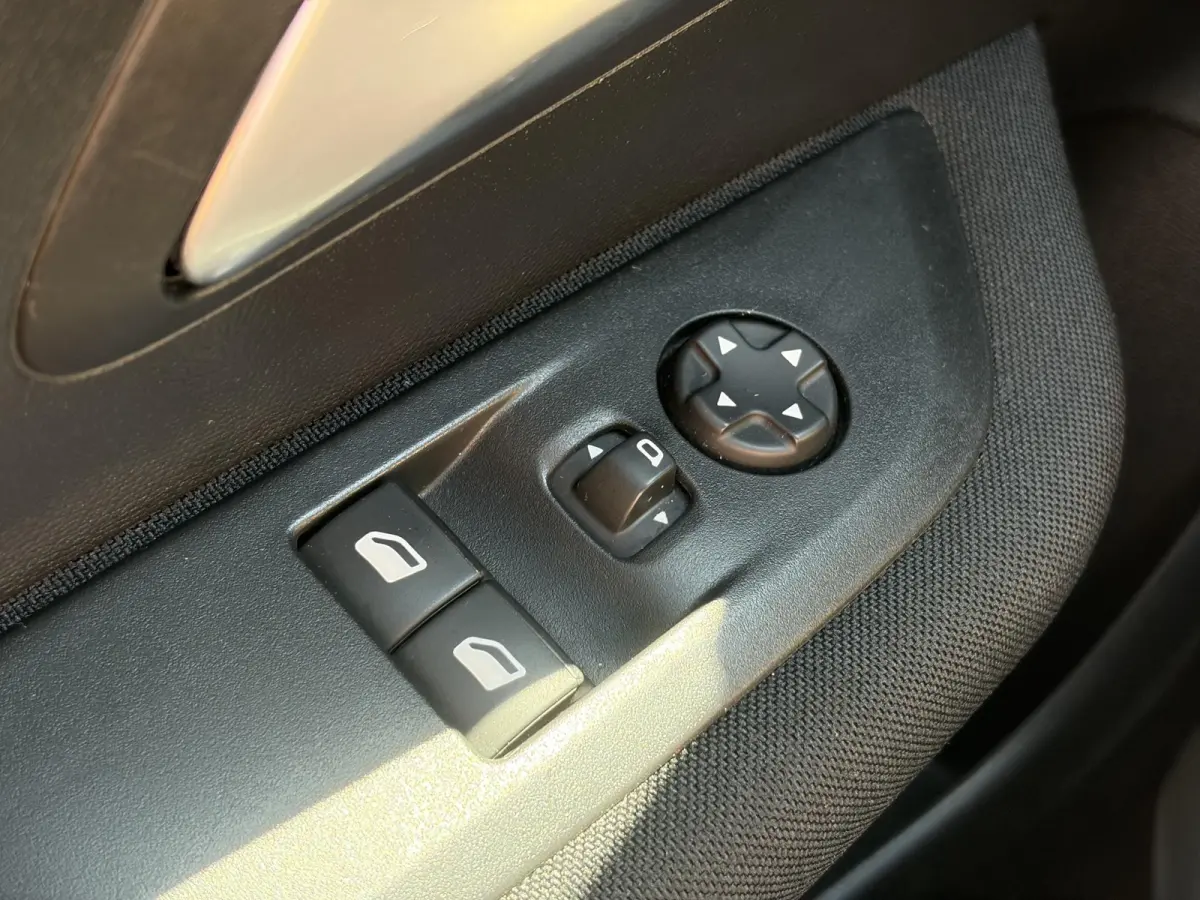 1.2 PureTech Blue Lease Active 2e Eigenaar,D-riem vv in 11-2025,Camera,Navi,Carplay,75pk,Clima,Cruise,Rijstrooksensor,Pdc,Lm velgen,N.A.P,Apk tot 11-2027