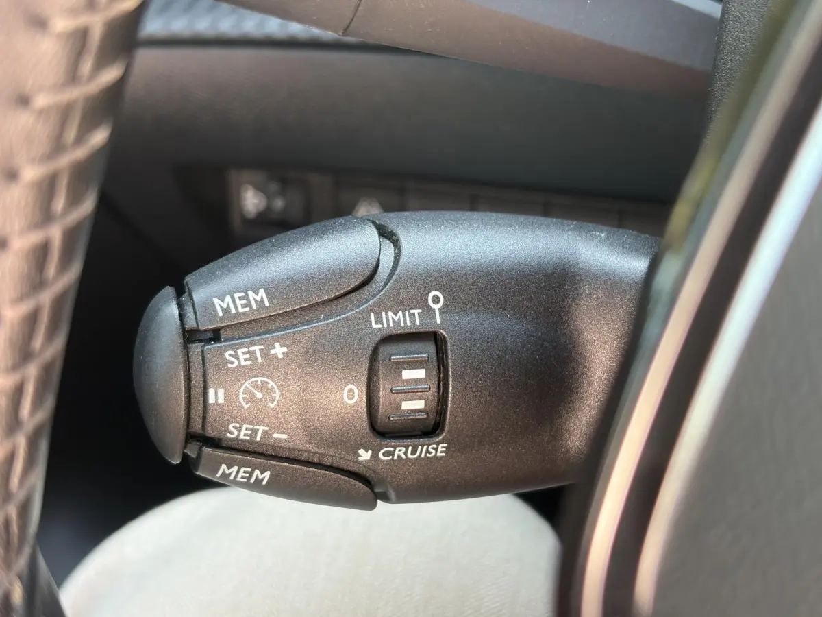 1.2 PureTech Blue Lease Active 2e Eigenaar,D-riem vv in 11-2025,Camera,Navi,Carplay,75pk,Clima,Cruise,Rijstrooksensor,Pdc,Lm velgen,N.A.P,Apk tot 11-2027