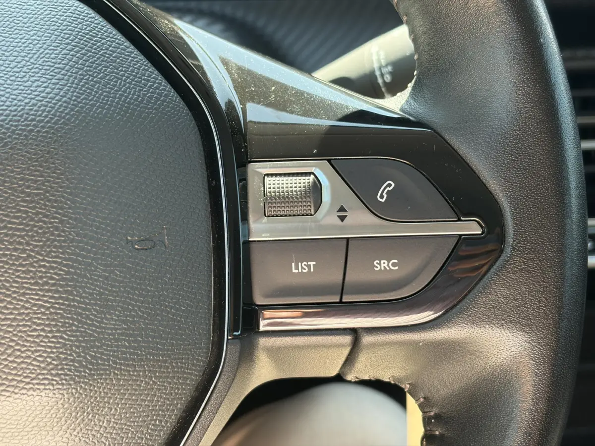 1.2 PureTech Blue Lease Active 2e Eigenaar,D-riem vv in 11-2025,Camera,Navi,Carplay,75pk,Clima,Cruise,Rijstrooksensor,Pdc,Lm velgen,N.A.P,Apk tot 11-2027