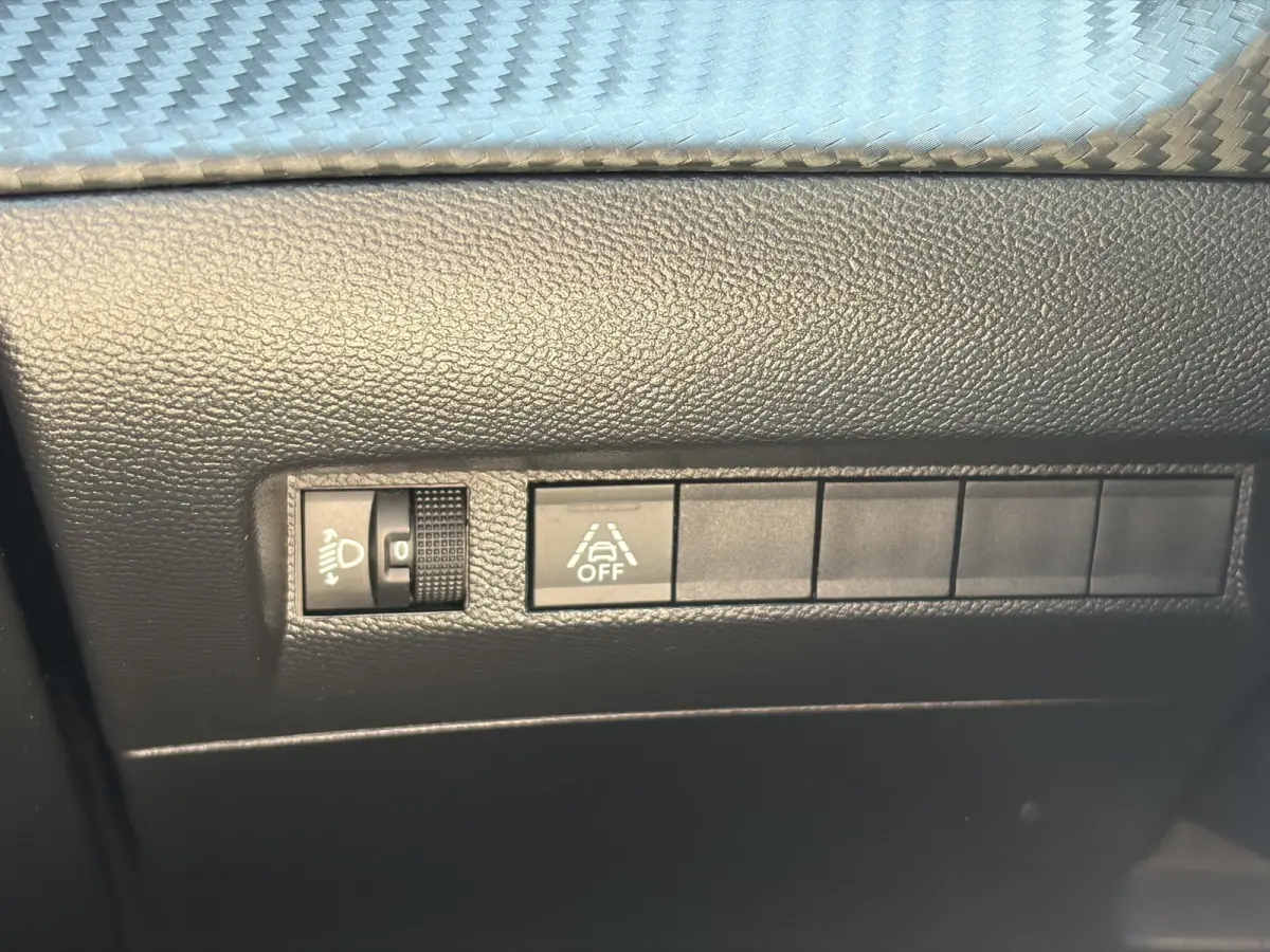 1.2 PureTech Blue Lease Active 2e Eigenaar,D-riem vv in 11-2025,Camera,Navi,Carplay,75pk,Clima,Cruise,Rijstrooksensor,Pdc,Lm velgen,N.A.P,Apk tot 11-2027