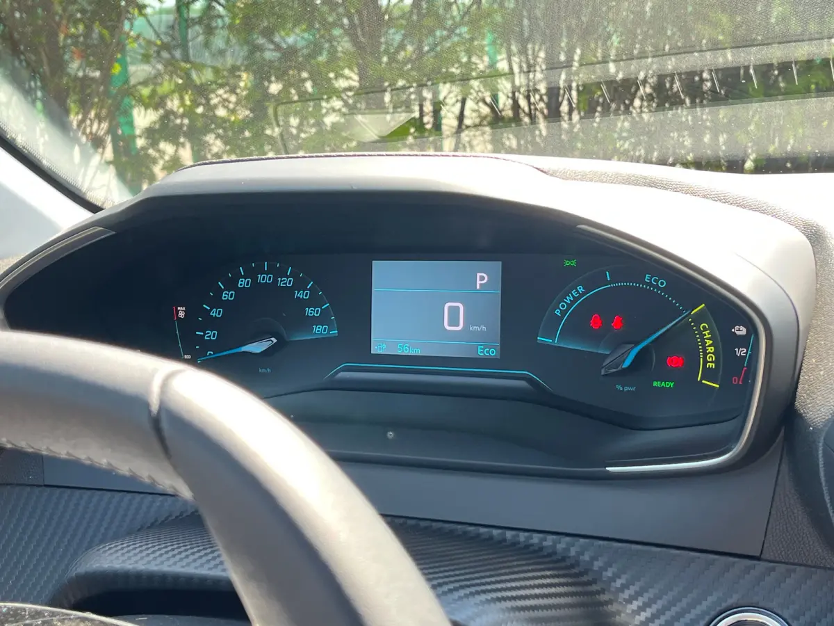 EV Business 50 kWh VOORRAAD ACTIE | 8 JAAR GARANTIE | Achteruitrijcamera | Apple Carplay/Android Auto|telefoonintegratie premium | Armsteun voor