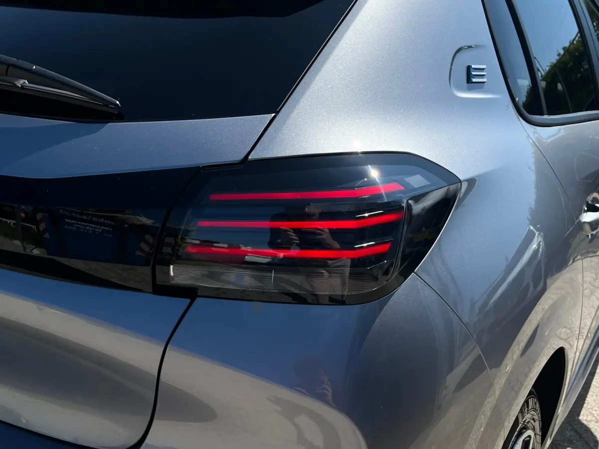EV Business 50 kWh VOORRAAD ACTIE | 8 JAAR GARANTIE | Achteruitrijcamera | Apple Carplay/Android Auto|telefoonintegratie premium | Armsteun voor