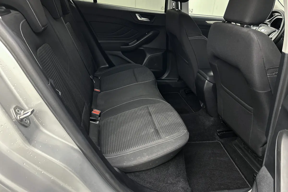 1.0 EcoBoost Hybrid Titanium | Apple Carplay | Cruise control