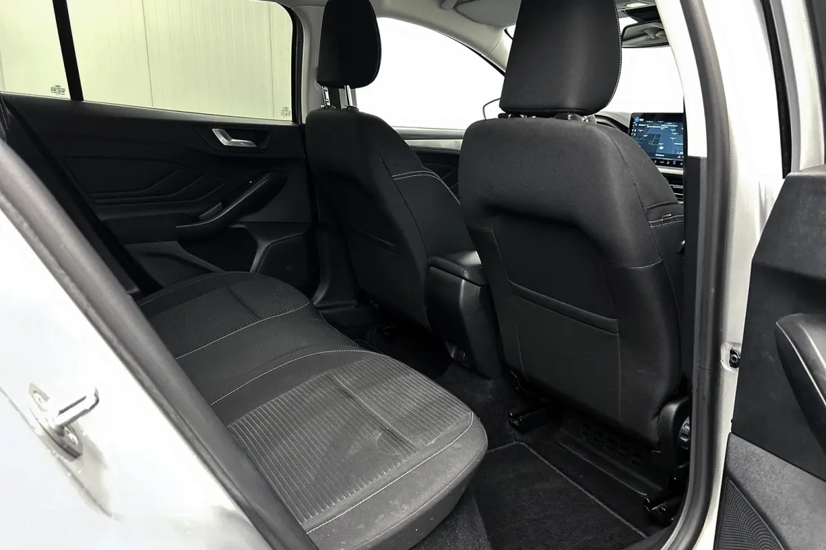 1.0 EcoBoost Hybrid Titanium | Apple Carplay | Cruise control