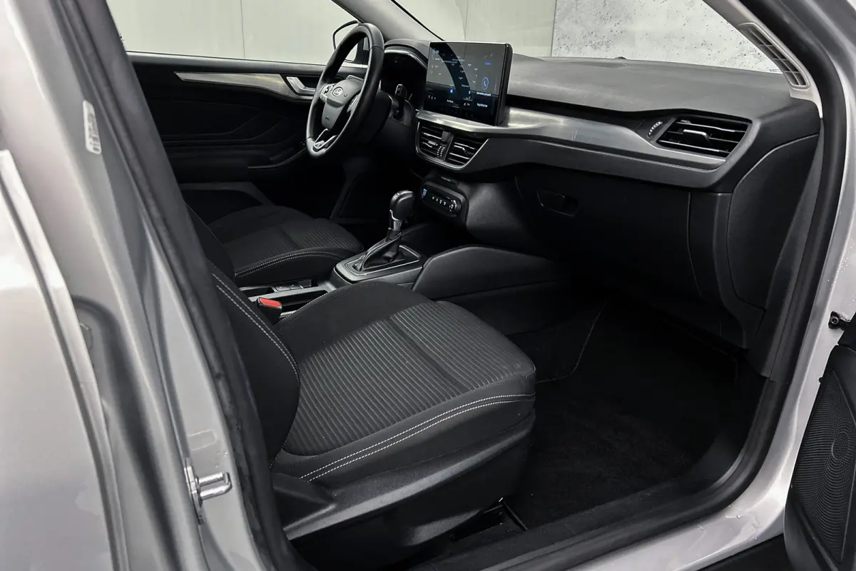 1.0 EcoBoost Hybrid Titanium | Apple Carplay | Cruise control