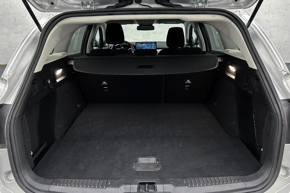 1.0 EcoBoost Hybrid Titanium | Apple Carplay | Cruise control