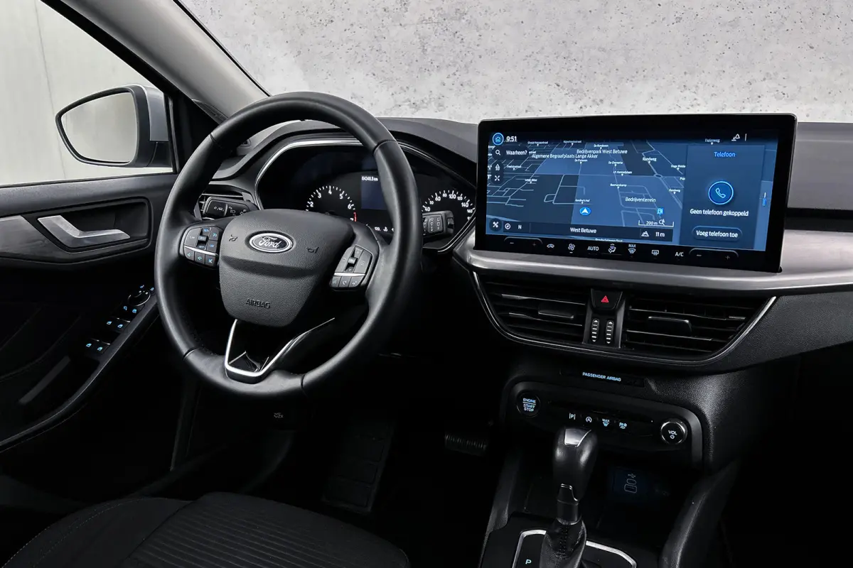 1.0 EcoBoost Hybrid Titanium | Apple Carplay | Cruise control